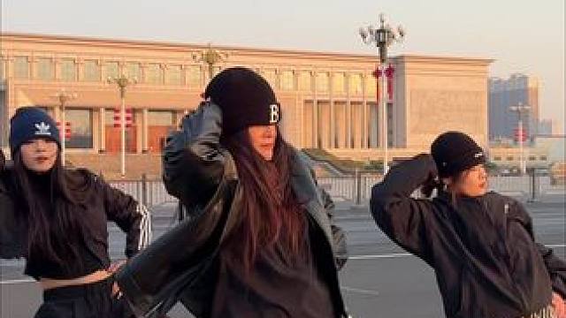 在济源跳之今天在世纪广场#文化城 #济源 #非丹编舞 #济源樱哥