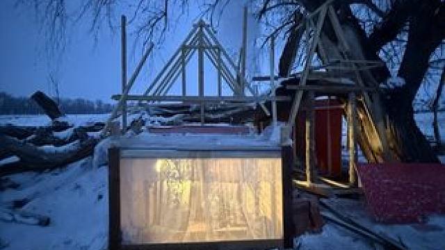 阿勒泰野外搭建庇护所体验冬季暴雪极寒生存终于可以开始建造客厅 #野外建造 #荒野生存 #野外生存 #