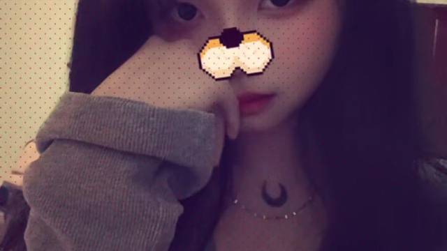 生活不易，小梨卖艺