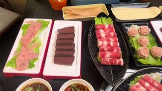 爱吃火锅的宝子看过来！真材实料双人餐来啦 羊蝎子火锅1斤半才68，羊杂火锅1斤58，牛肚火锅半斤7