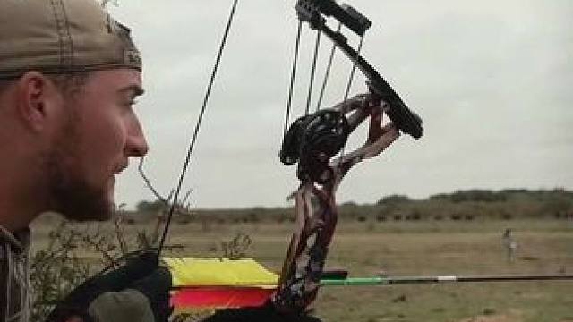 箭法真准 #抖音看世界 #神奇动物在抖音 #国外合法狩猎 #奇妙的动物 #户外