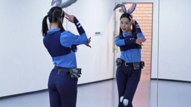 尼克·狐尼克 你被捕了！ 镜面教学 #疯狂动物城2 #疯狂动物城舞蹈分解 #镜面教学 #兔子警官 
