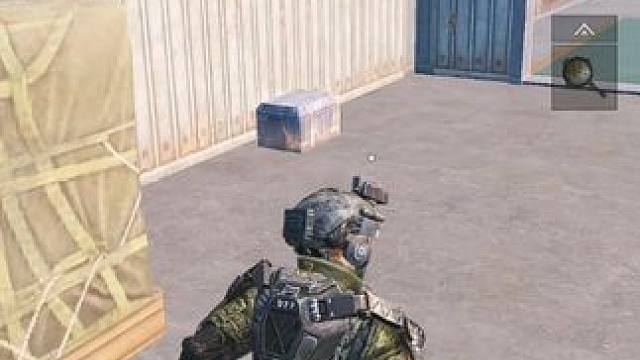 武子弈享福啦！偷吃遇上超级物资箱！ #和平精英地铁逃生 #地铁逃生冰雪危途 #和平精英雪战到底 #和