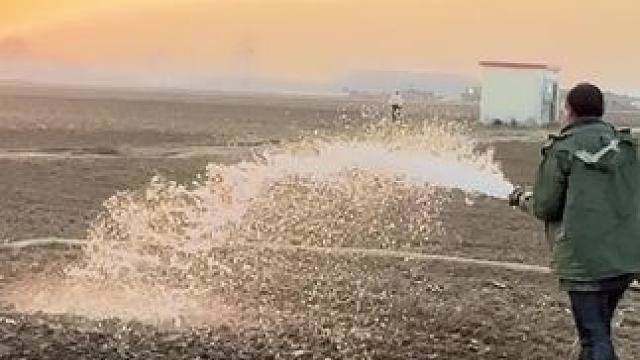 怎么形容这种心情啊，大概这就是普通人的生活吧.#抗旱浇地 #农民 #抖音助农 #农村生活