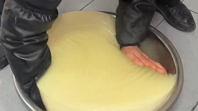 传承百年的大刀凉粉，口感爽滑，吃起来香香辣辣 [捂脸]