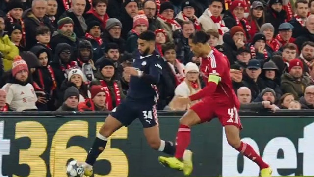 这波对抗五五开吧，范戴克选择扩大面积了