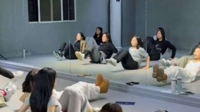 想要跳舞好看扎实，体能也是不可少的#女人 #成人舞蹈室  #运动 #仪陇 #跳舞