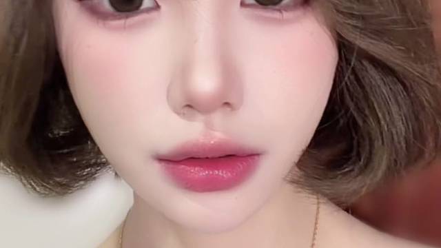 揭开不知名女主播真实面目