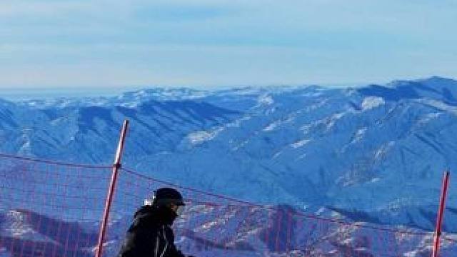 山顶的风景总是值得期待 #轻装滑 #滑雪大神支个招 #单板滑雪 #滑雪教练 #刻滑