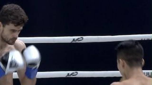 吉多依布VS克里斯蒂安，三回合血战到底 #峨眉传奇 #峨眉传奇年终盛典 #搏击 #格斗