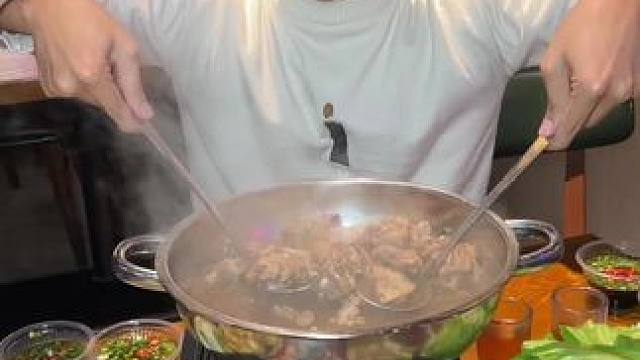 89块就能安排上满满一大桌牛羊肉火锅，这性价比太值了……#羊肉火锅#同城美食#抖音美食推荐官#火锅约