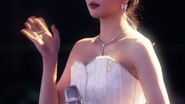 好温柔的唯一， #白鹿 在发光呀#2025尖叫之夜 #唯一 #直拍 #舞台