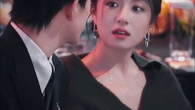 豹豹猫猫眼神对视的那一刻在想什么呢？ #2025爱奇艺尖叫之夜 #李兰迪 #敖瑞鹏 #辛迪瑞拉 #朝