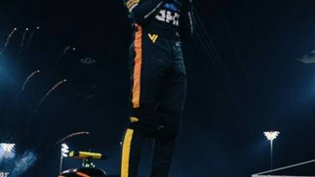 今夜阿布扎比的烟花为兰多点亮