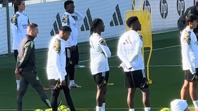 多少有点暧昧哦姆巴佩