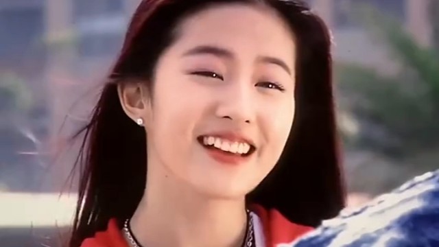 谁能拒绝这么俏皮可爱的刘亦菲呢？