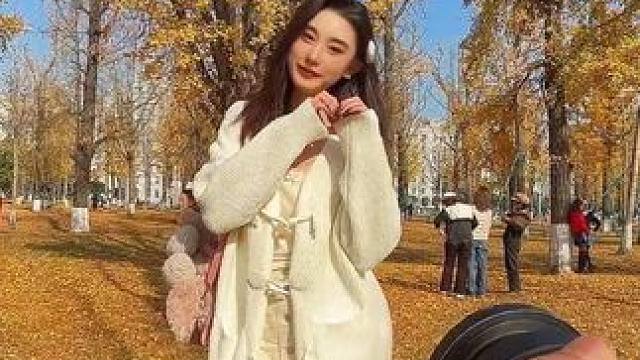 空气中都夹杂着恋爱的酸臭味 #枫叶 #户外拍摄 #男友视角