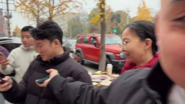 双楠金花的朋友 128四人餐，9荤5素， 还包锅底跟油碟 这个套餐真的划算的建议囤起来！反正不用也是