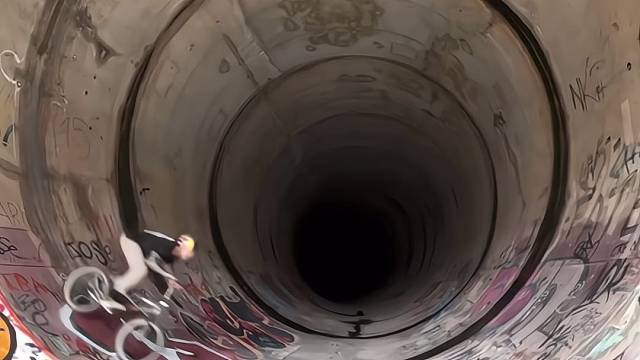 红牛大舞台，有命你就来#红牛极限运动 #山地车技巧 #红牛敢死队 #危险动作请勿模仿