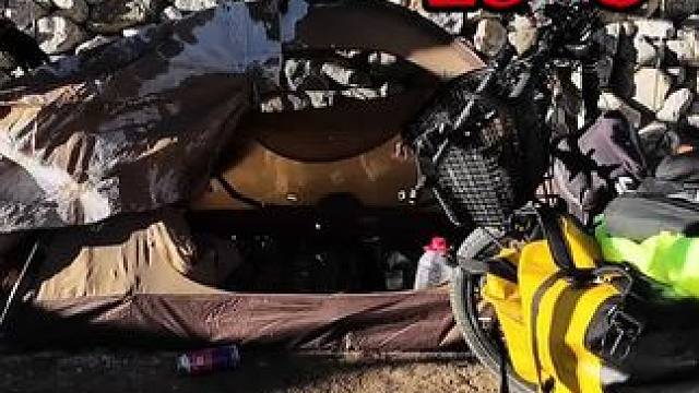 冬季骑行西藏，在羊圈度过寒冷的一晚，第二天一路下坡到雄巴乡