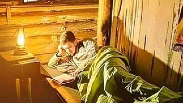 我的防空洞被雪覆盖，在一个地下避难所过夜. #冬季雪中露营 #野外露营 #野外生存 #启发搜索激励计