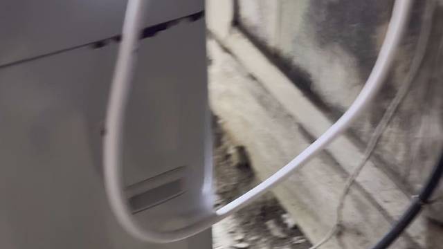 大山里自己动手装洗衣机