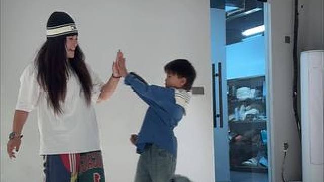 刚学的新元素还是有点紧张的小宝#街舞基本功 #济源樱哥 #少儿hiphop #基本功练习