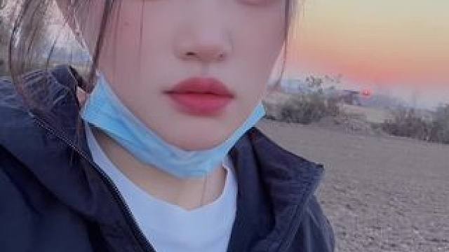 摊子支好了，第一批回家过年的已到位
你什么时候来回来#烤红薯 #儿时味道 #第一批回家过年的人已就位