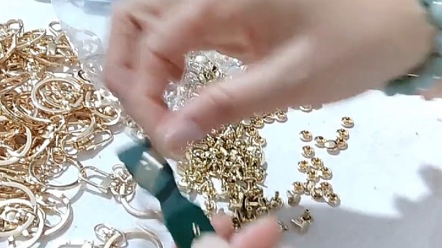 手工外发加工在家做，简单好做，容易上手，没有任何费用和押金