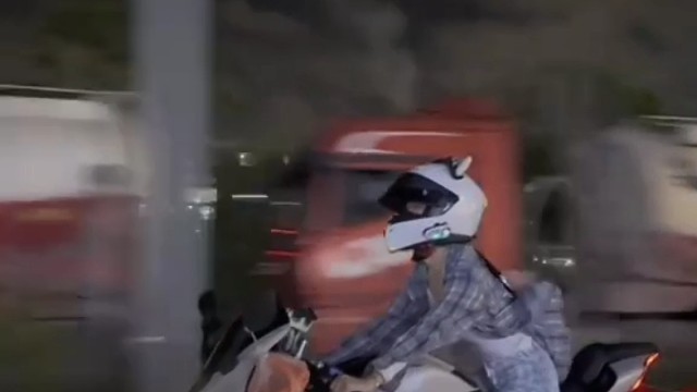 别慌，月亮也正在大海某处迷茫