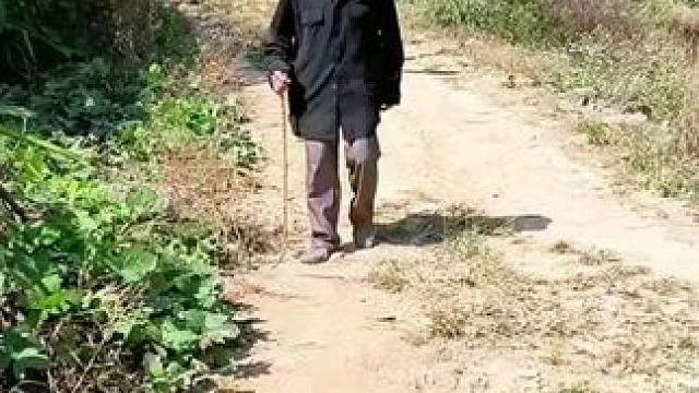 我们忙着尽抚养之责的儿女，却疏忽了养育之恩的父母！ 记录生活