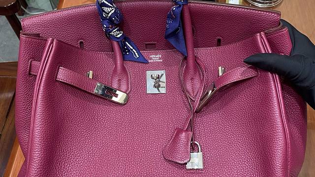 闺蜜旅游钱不够？姐一个操作直接搞定！