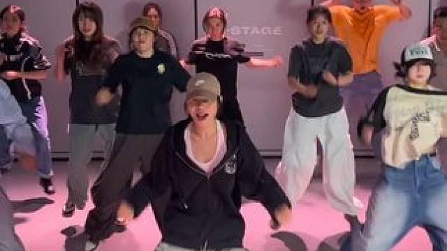 大家一起来更加欢乐️zoo 中中编舞