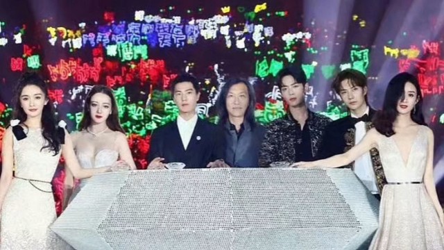 我们无法预知某一瞬间的价值，直到它成为回忆