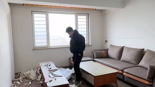 这屋子这么多破烂