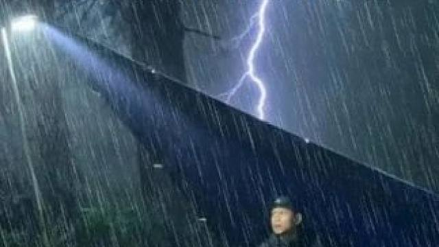 可怕的暴雨和雷暴暴雨中露营 #户外帐篷露营 #雨中露营 #户外露营 #启发搜索激励计划 #解压助眠视