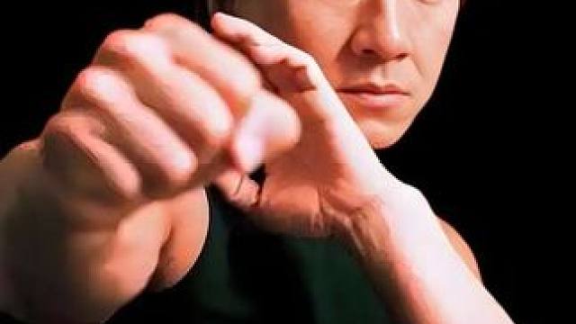 成龙和明星们被骂也要代言辣眼的游戏广告，其中到底有什么隐情？#成龙 #游戏广告 #娱乐