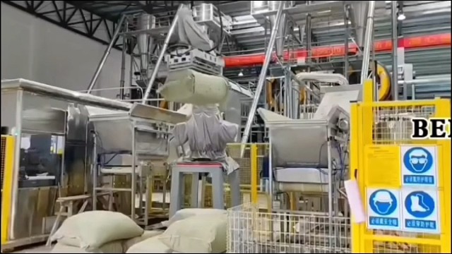 中药投料还靠人工搬袋？本森机械手直接颠覆传统！ 3D视觉精准抓袋，密闭破包零扬尘，残料率低于0.