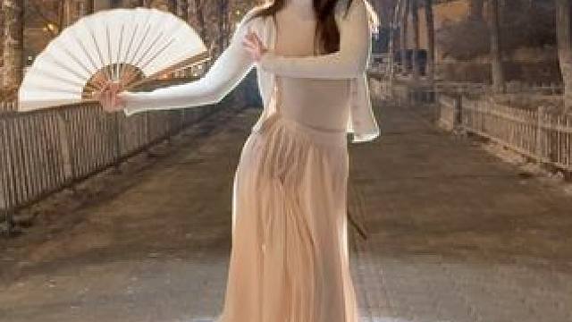 我欲提笔为汝一幅画，佳人请笑纳。#笑纳 #古典舞#国风古韵#抖音热门舞蹈计划