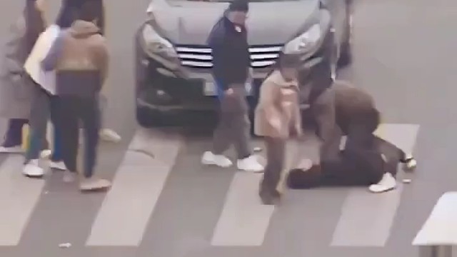 给后面的司机点赞