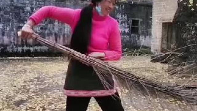 山卡卡里的农村大姐一部手机直播30天变现2000新人首播一个小工具直接拿去用轻松开播新