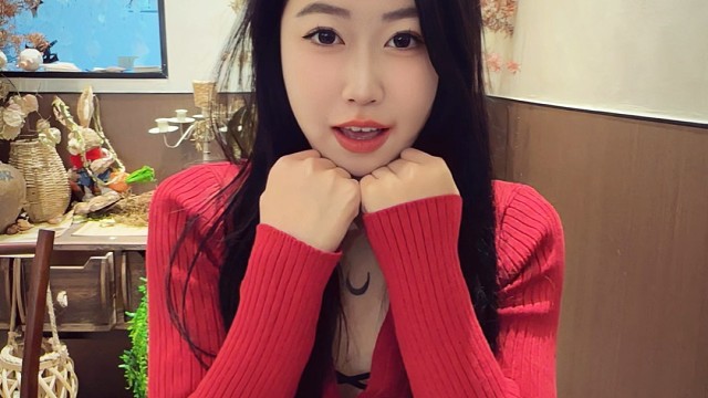 冬天落在我肩膀的会是雪花还是你的外套