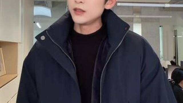 藏蓝色羽绒服真的太适合冬天了 #我的初雪穿搭准备好啦 #男生穿搭 #今天穿什么