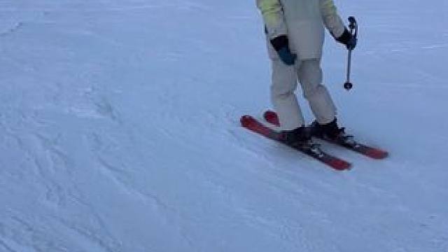 教小朋友就是带着玩#滑雪 #双板滑雪教学 #儿童滑雪教学