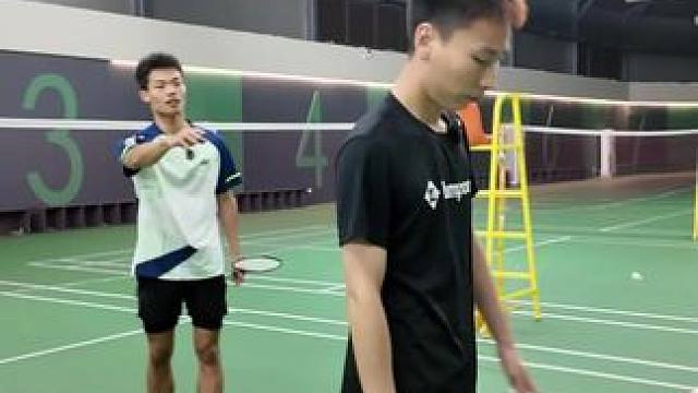 球场上的内耗球员 #羽毛球 #薰风 #薰风厚羿三代球拍