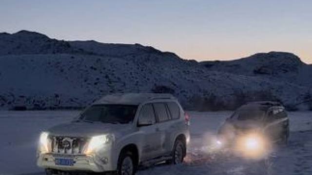 新疆阿勒泰荒野生存一场大雪就出不去了 #荒野求生 #荒野独居 #野外搭建 #荒野建造 #野外生存 昨