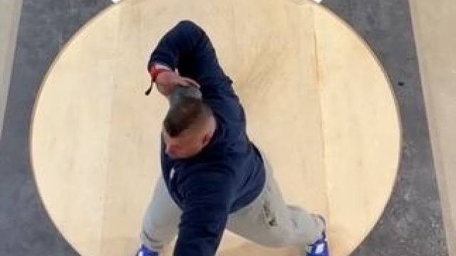 美国铅球运动员乔·科瓦奇 - 旋转铅球技术 (PB 23.23米，1989年6月28日) - 旋转铅