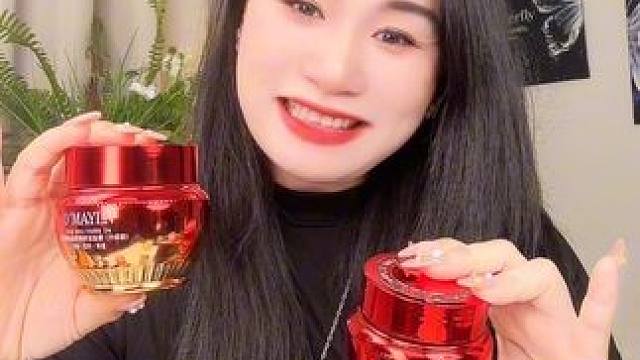 脸上爱出油出汗不就用这个新升级的#龙血膏，出门直接涂它就可以了，关键还#防水防汗不脱妆#不做黄脸婆#