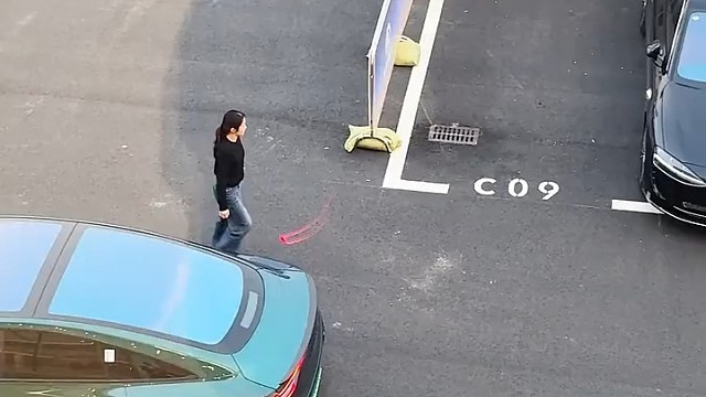 她比了半天干了什么