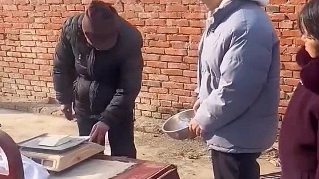 后面有一个老太太也不买走了[捂脸]